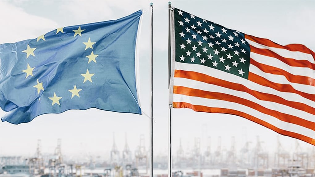 EU-flagga och USA-flagga
